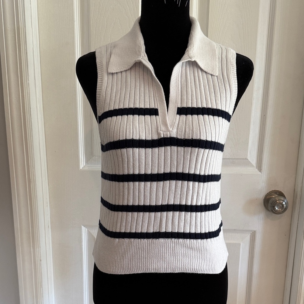 Old Navy Textured Knit Sweater in Light Cream